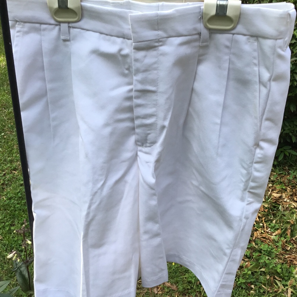 White Pleated Mens Shorts by Edwards Size 30